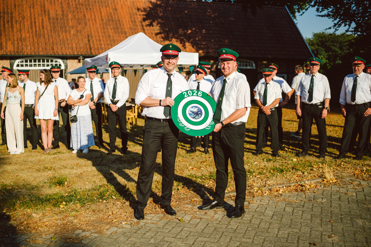 Traditionelles Scheibewegbringen: Heißer Tag, tolle Feier bei unserem Königspaar Maik und Marie